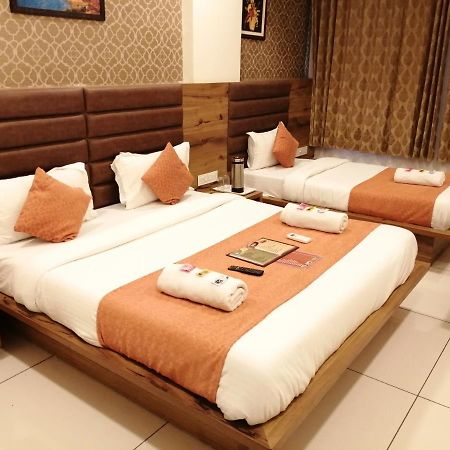 Hotel Golden City Вадодара Экстерьер фото
