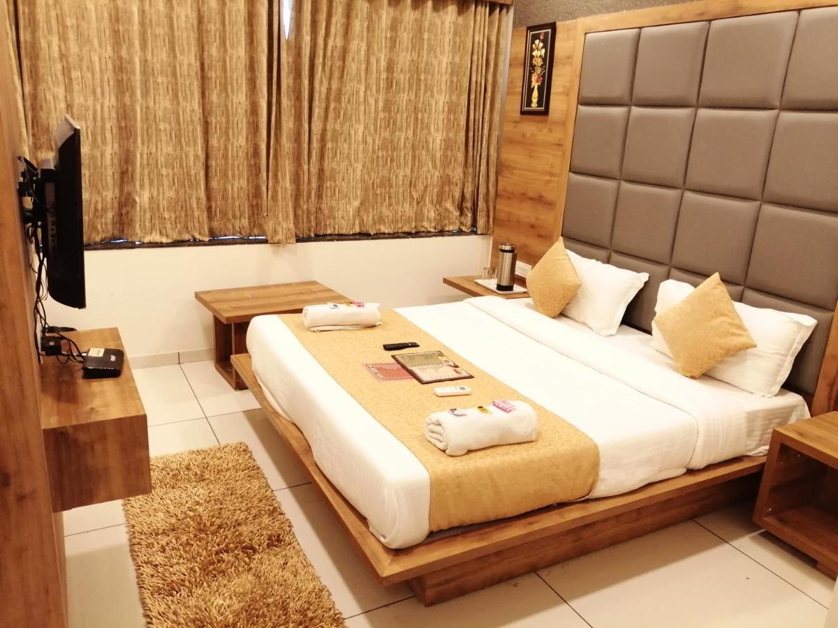 Hotel Golden City Вадодара Экстерьер фото