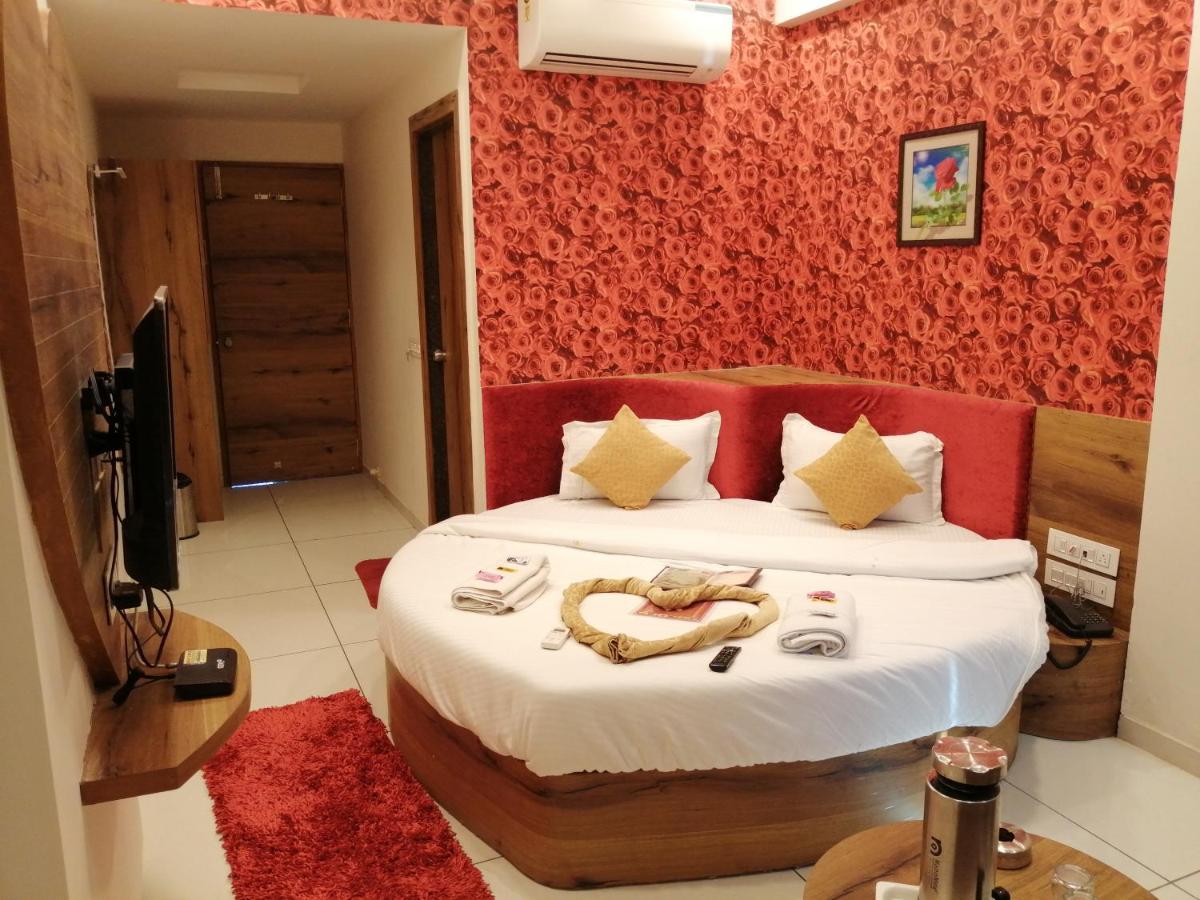 Hotel Golden City Вадодара Экстерьер фото