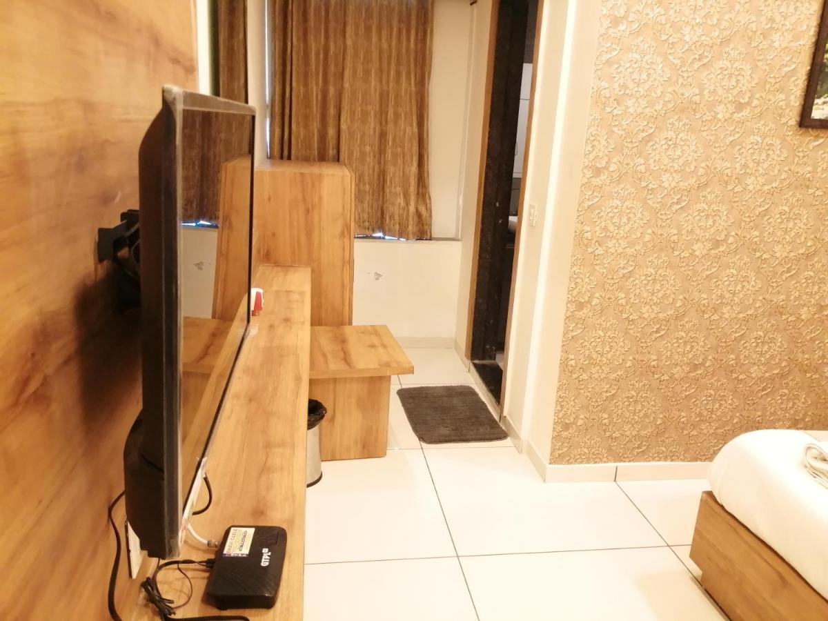 Hotel Golden City Вадодара Экстерьер фото