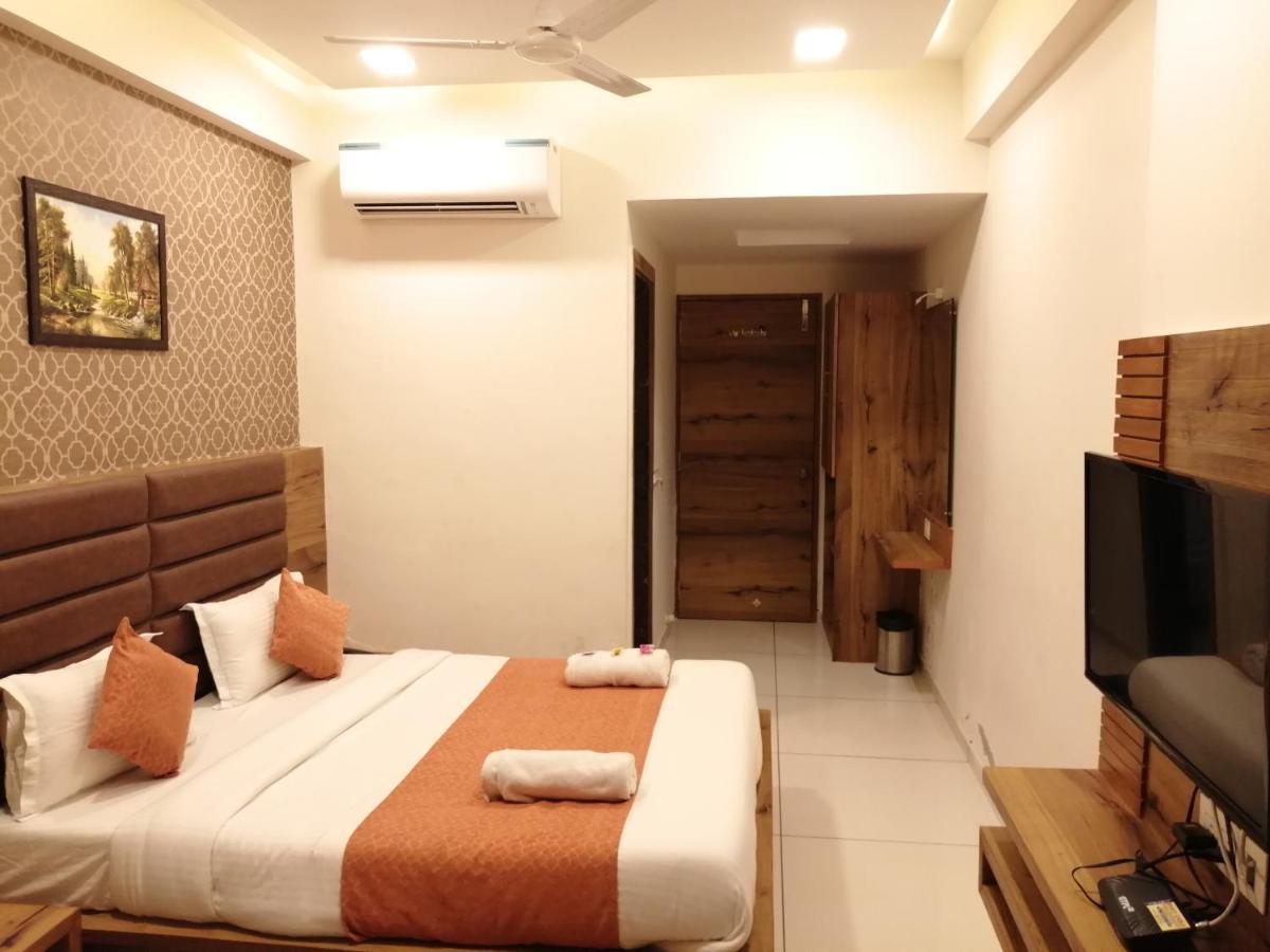 Hotel Golden City Вадодара Экстерьер фото